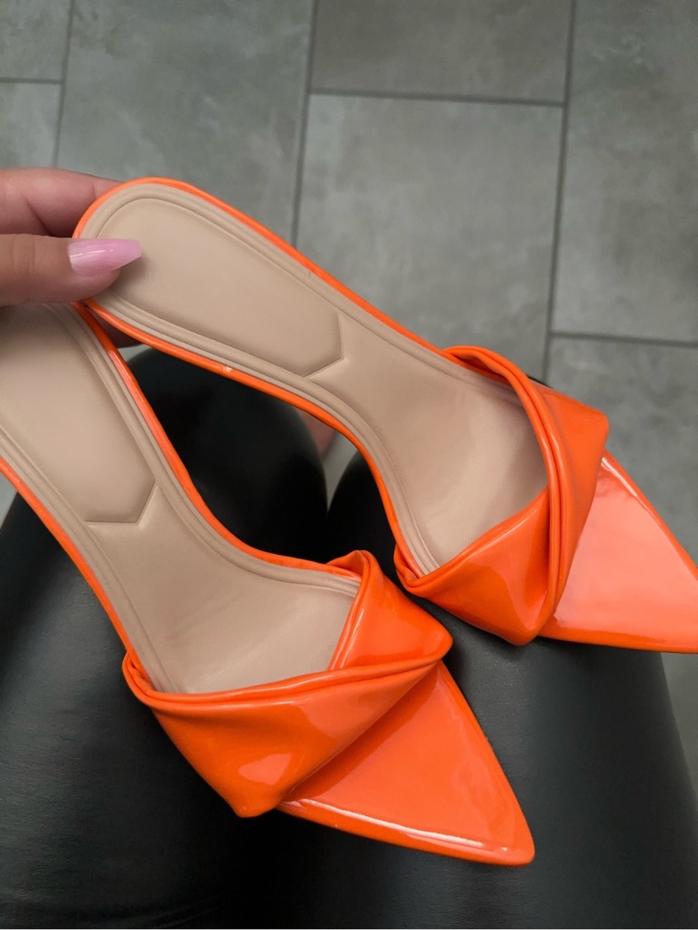 🔥 Bright Orange Patent Pointed Toe Mule Heels - Picture 7 of 13